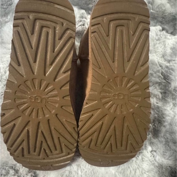 UGG Classic Tan Suede Boots - Picture 4 of 5